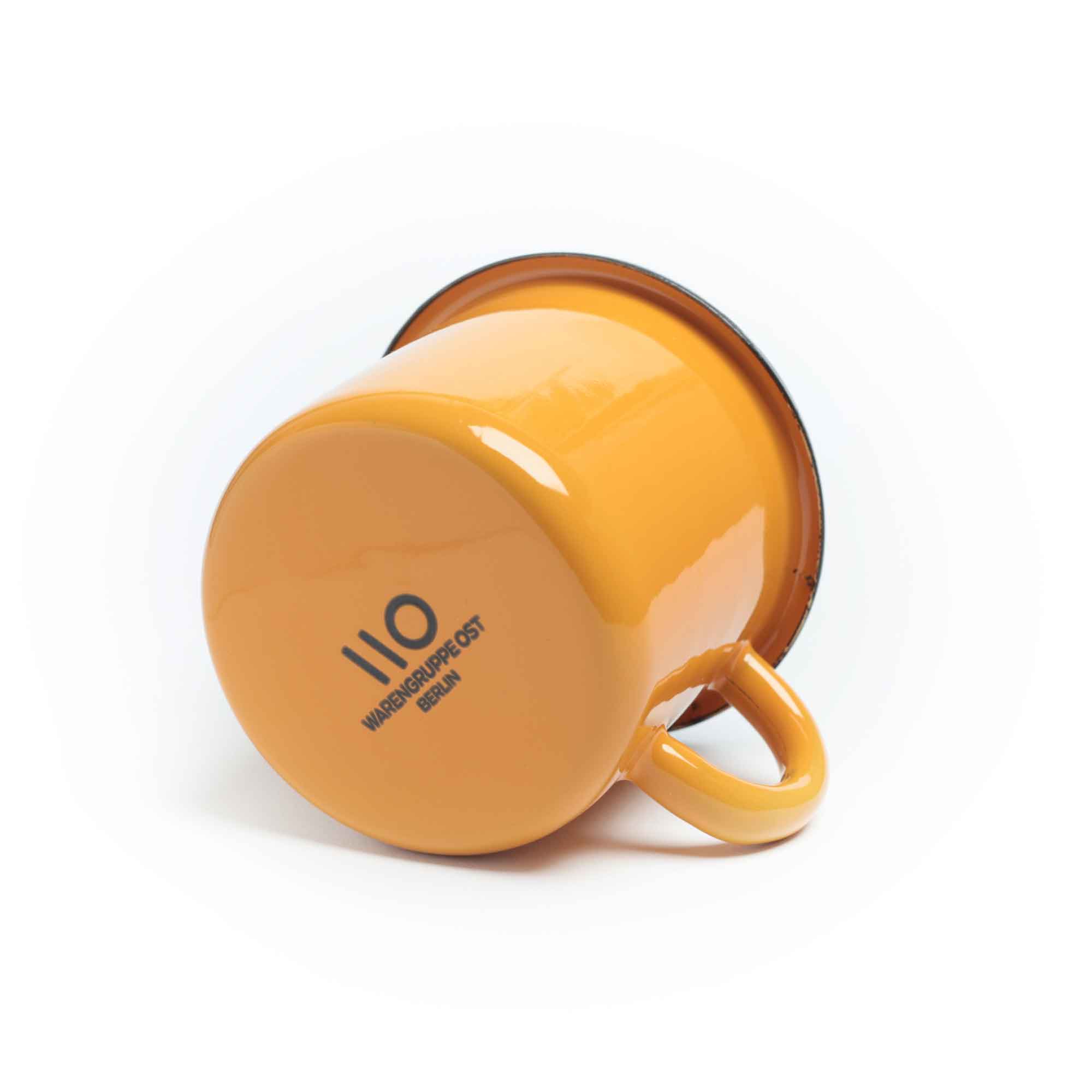 emaille-tasse-l-senfgelb-unten-warengruppe-ost-berlin